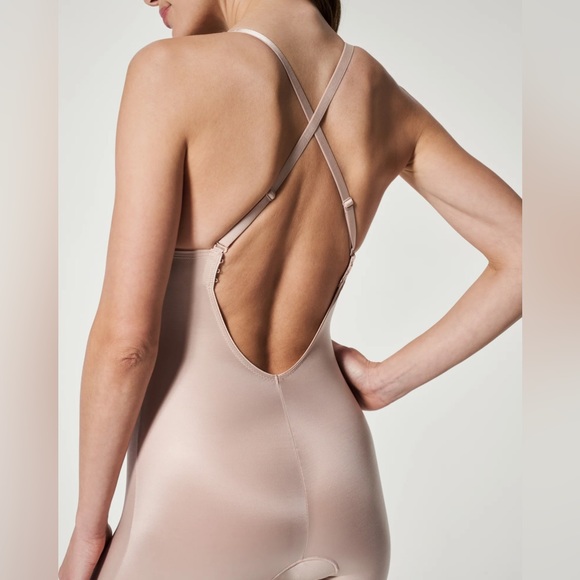 🩵SPANX Suit Your Fancy Plunge Low-Back Mid-Thigh Bodysuit - Picture 5 of 6